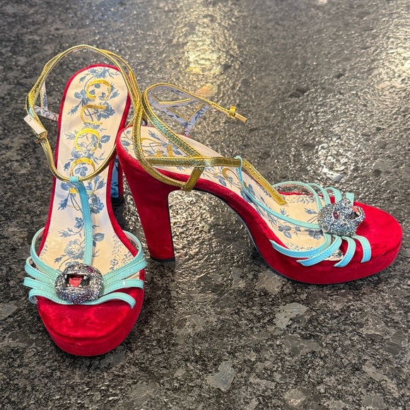 Gucci Wangy red velvet with crystal feline. Beautiful!! - Picture 2 of 5